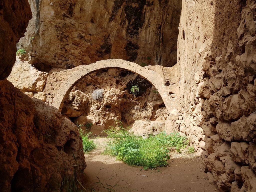 Deir es Salib arcade